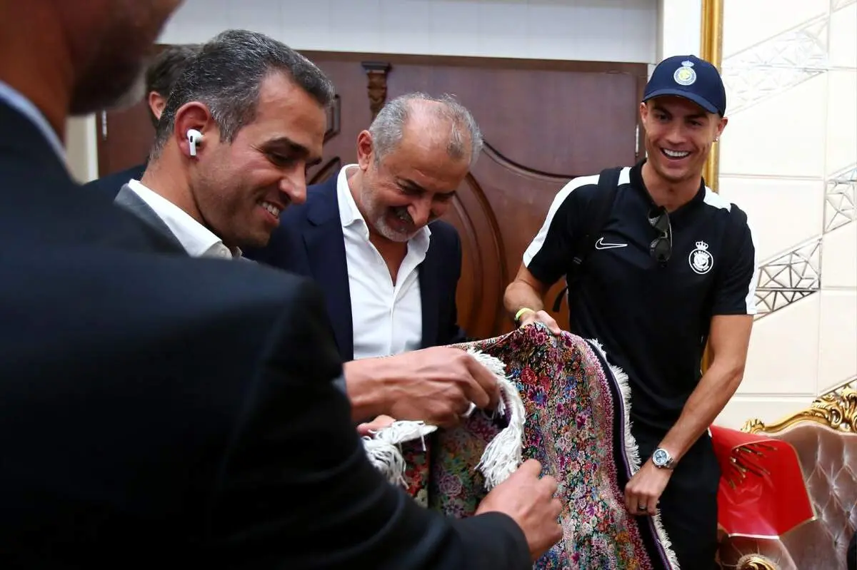 واکنش عجیب رونالدو به هدیه باشگاه پرسپولیس