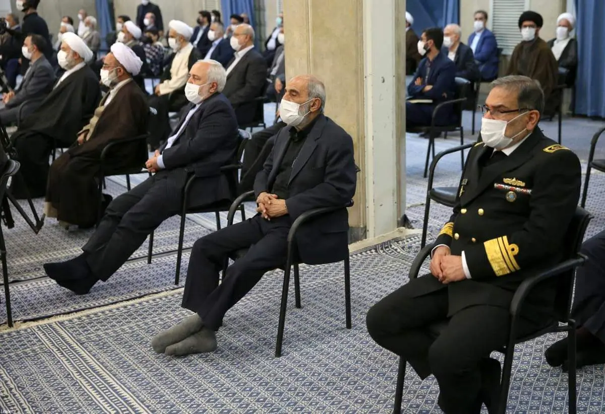ظریف و منتقد او در یک قاب/ ببینید