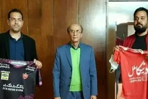 پرسپولیس با پیراهن دوم خود برابر پدیده بازی می کند