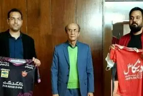 پرسپولیس با پیراهن دوم خود برابر پدیده بازی می کند
