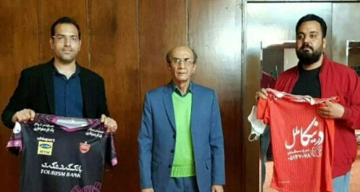 پرسپولیس با پیراهن دوم خود برابر پدیده بازی می کند