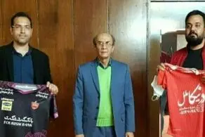 پرسپولیس با پیراهن دوم خود برابر پدیده بازی می کند