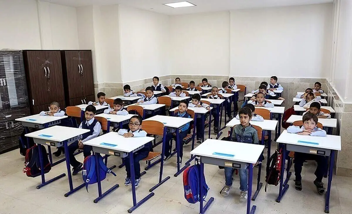 درخواست ناجور دانش آموز تنبل از خانم معلم در پایین برگه امتحانی اش/ عکس