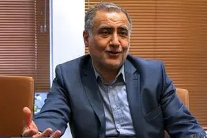 سطح زندگی مردم در حال پس رفت است 