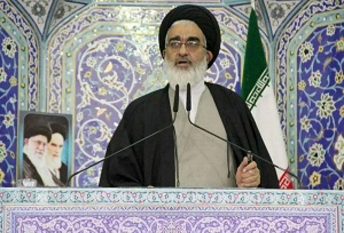 امام جمعه قم: دشمنان آرزوی کشف حجاب را به گور خواهند برد 