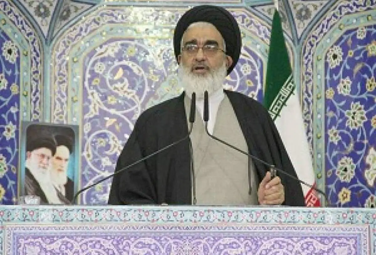 امام جمعه قم: دشمنان آرزوی کشف حجاب را به گور خواهند برد 