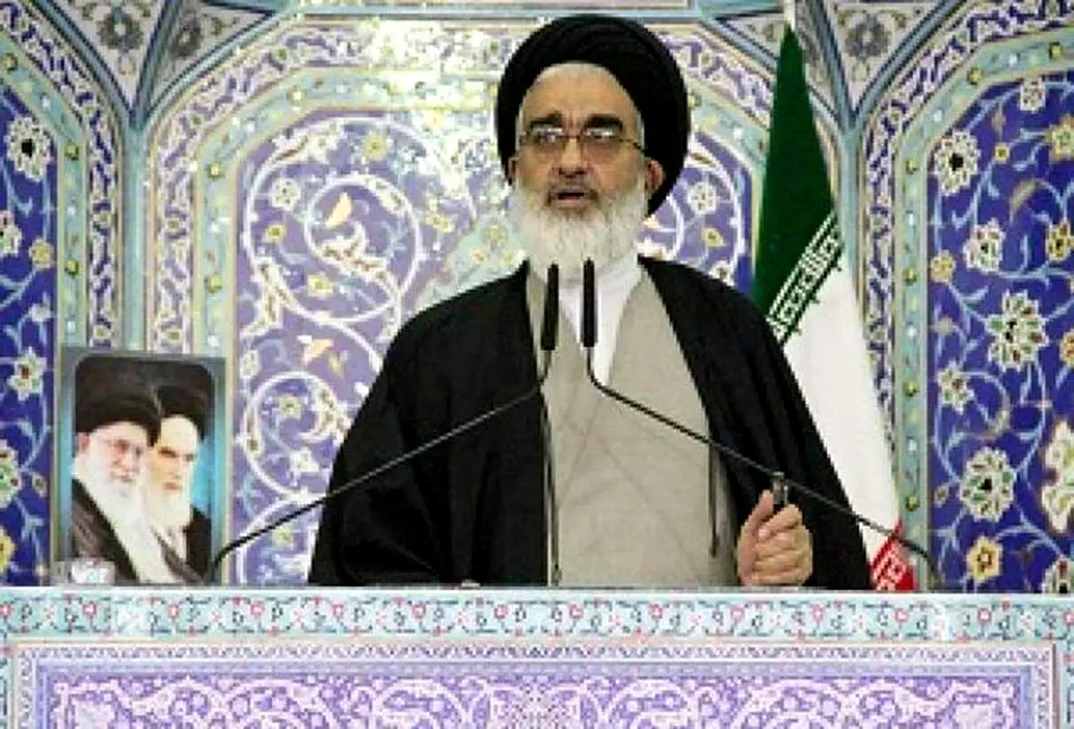 امام جمعه قم: دشمنان آرزوی کشف حجاب را به گور خواهند برد 