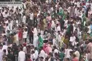 خدای جدید هندی ها این نوزاد عجیب الخلقه و ترسناک است/ عکس