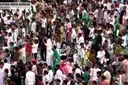 خدای جدید هندی ها این نوزاد عجیب الخلقه و ترسناک است/ عکس