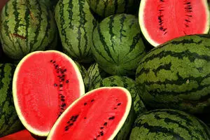 به این ۷ دلیل حتما هندوانه شب یلدا را بخورید