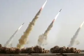سپاه: ۳ سوله در پایگاه العدیری و برج مراقبت ناوگان پنجم دریایی آمریکا به آتش کشیده شد