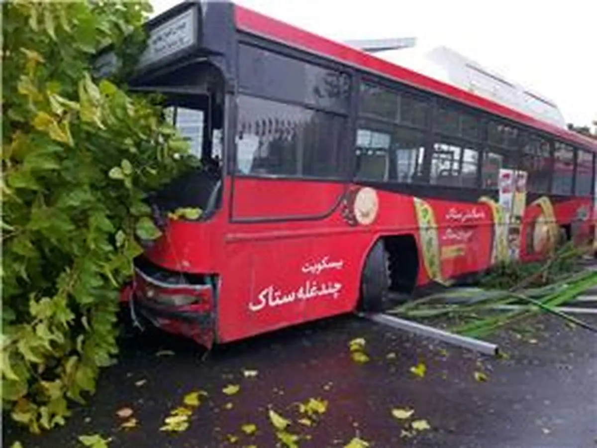 تصادف اتوبوس بی آر تی تهران در بزرگراه نیاش