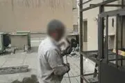 سوتی برگ ریزون اوستا جوشکار هنگام جوشکاری نرده های پنجره/ عکس