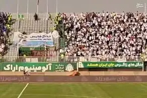 ببینید مصدومیت شدید هوادار ملوان به خاطر برخورد سنگ به سرش!
