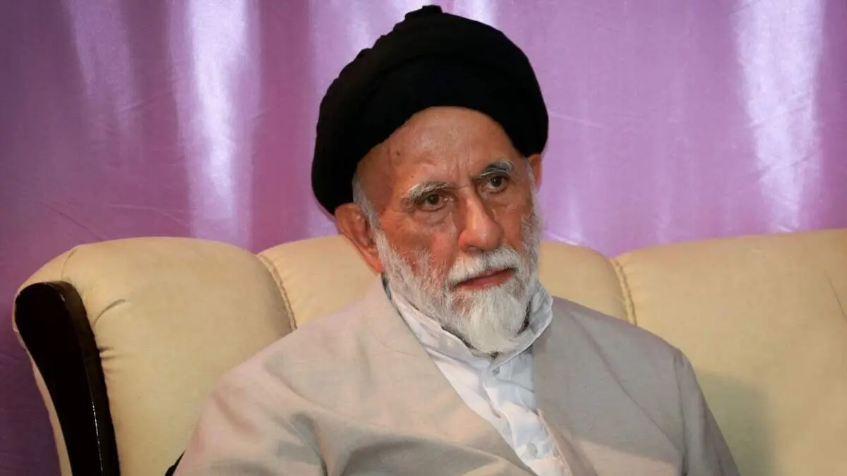کسانی که به این مرجع بزرگوار حمله کرده‌اند نمی‌بینند در این مملکت چه خبر است؟/ چرا باید با دنیا سر ستیز داشته باشیم؟
