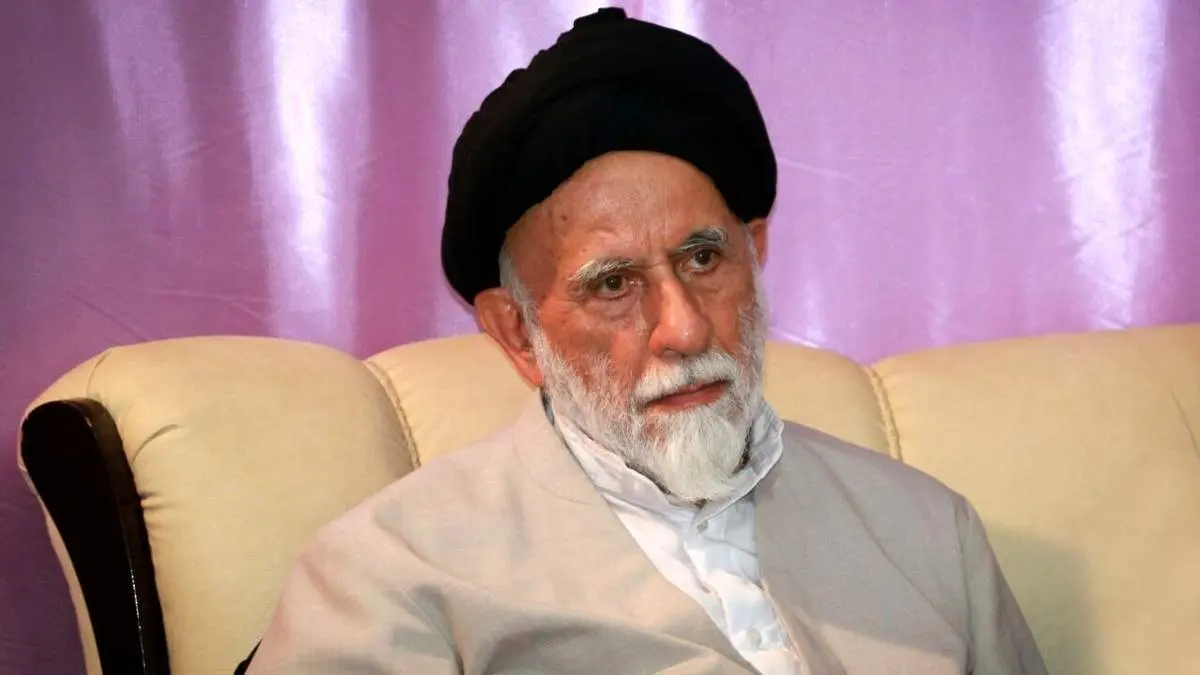 کسانی که به این مرجع بزرگوار حمله کردهاند نمیبینند در این مملکت چه خبر است؟/ چرا باید با دنیا سر ستیز داشته باشیم؟