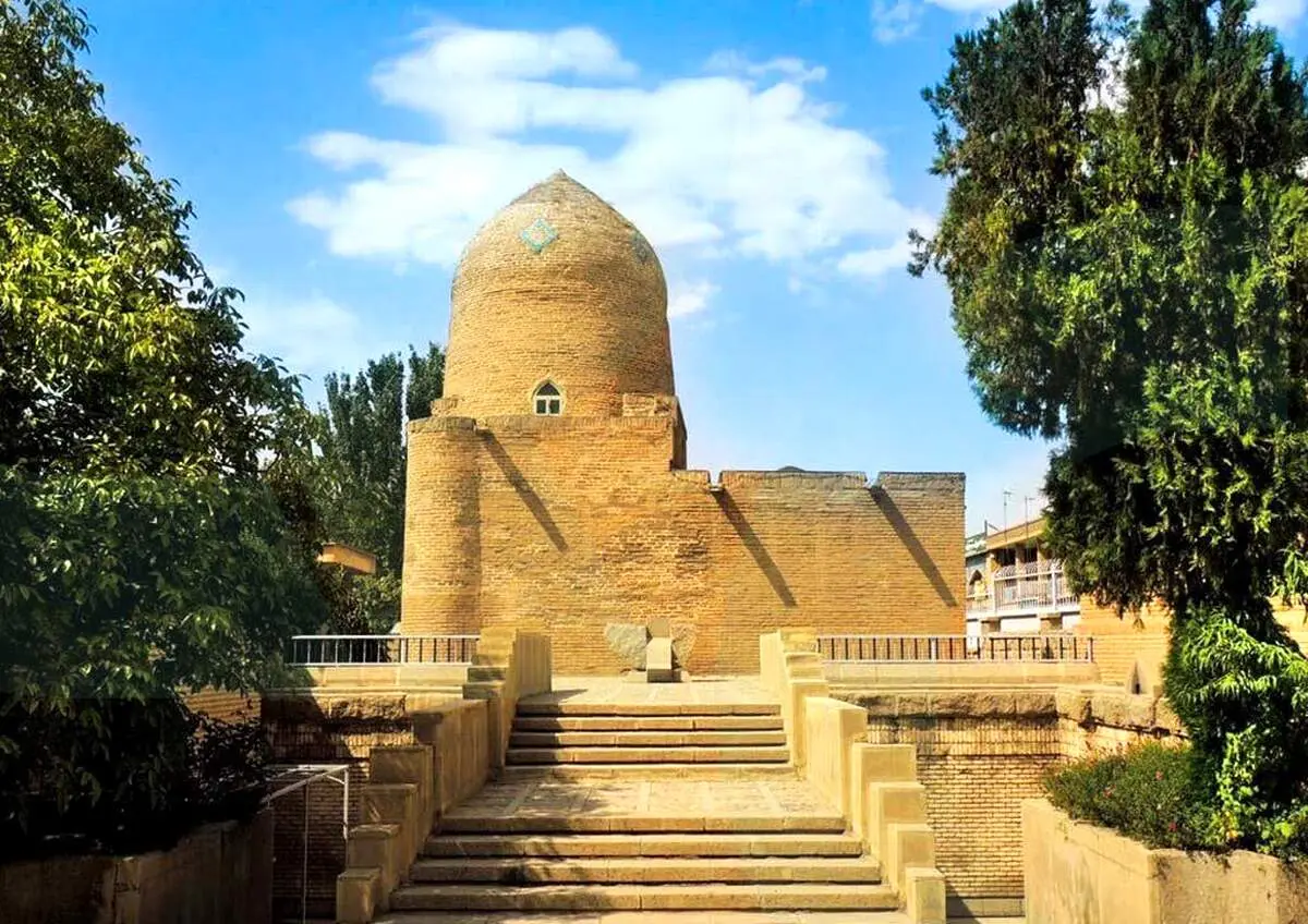 پرتاب کوکتل مولوتف به یک مقبره باستانی در همدان