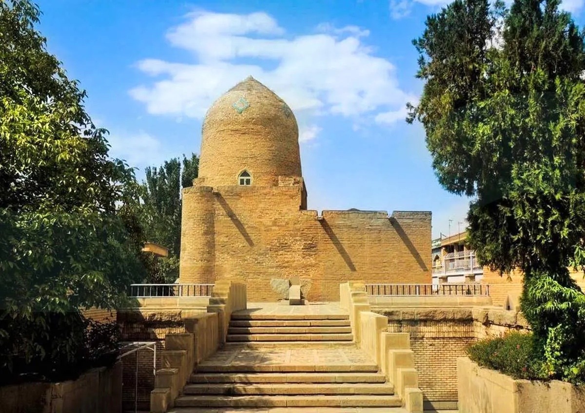 پرتاب کوکتل مولوتف به یک مقبره باستانی در همدان