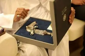 احمدی نژاد در دُبی غوغا به پا کرد+ عکس