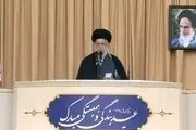 رهبری در سخنرانی خود چه سلاحی در دست داشتند + عکس 