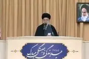 رهبری در سخنرانی خود چه سلاحی در دست داشتند + عکس 