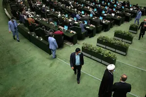 درگیری شدید دولت و مجلس بر سر گزارش های مرکز پژوهش ها علنی شد! 