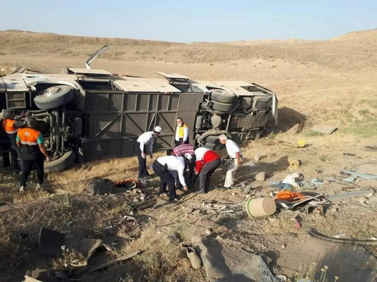 تصادف وحشتناک اتوبوس در جاده سمنان+ عکس