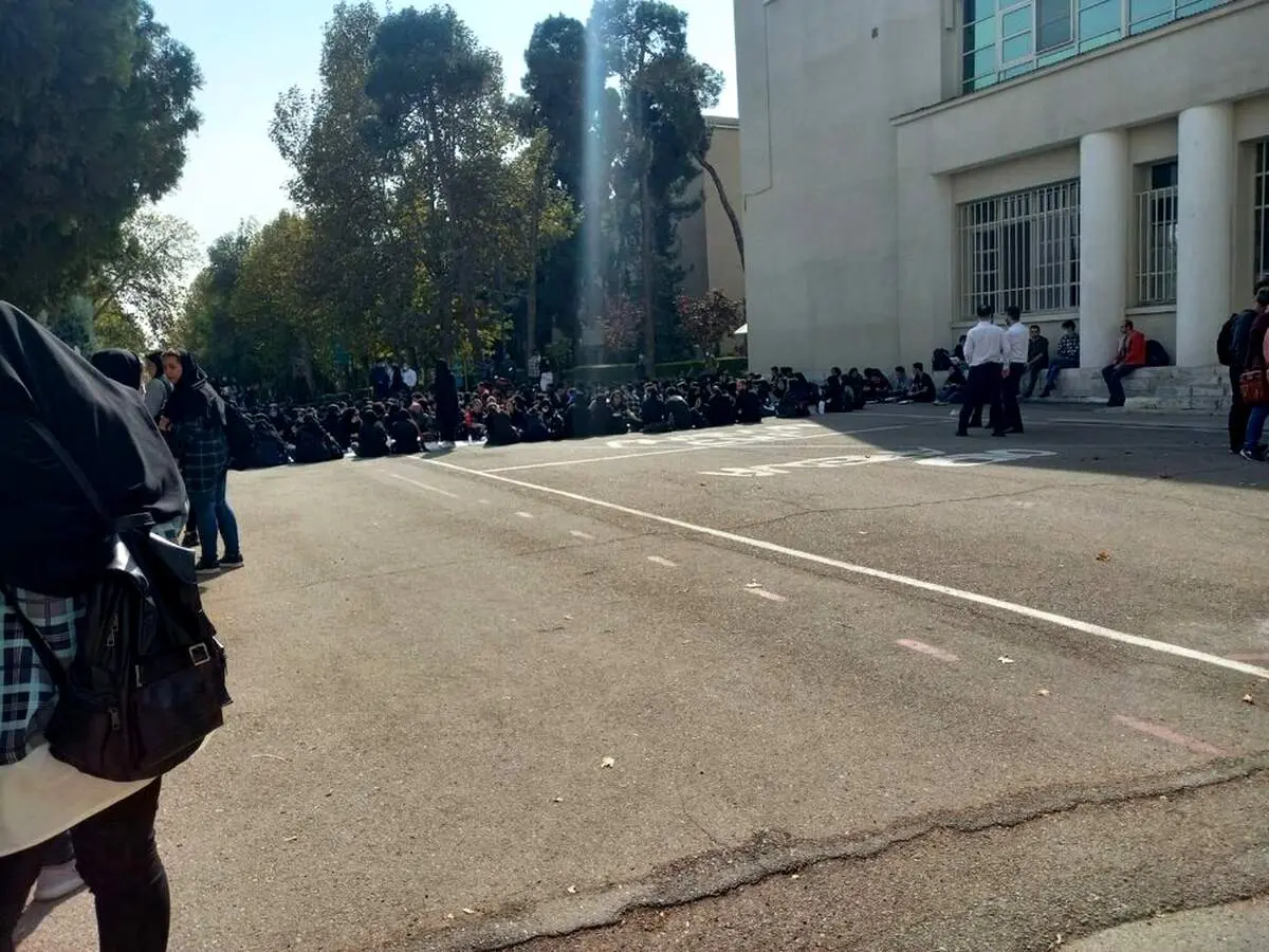 اعتراض به سبک جدید در دانشگاه تهران+ببینید 