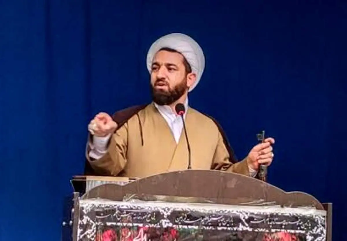واکنش خطیب نماز جمعه به خواندن خوانندههای محلی در قبرستانها