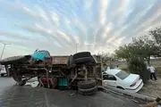 واژگونی هولناک کامیون در بزرگراه آزادگان تهران
