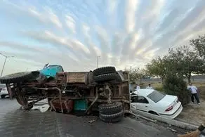 واژگونی هولناک کامیون در بزرگراه آزادگان تهران