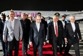 عراقچی از مسقط به اسلام آباد باز می‌گردد/ بخشی از هیئت ایرانی برای مشورت به تهران بازگشت