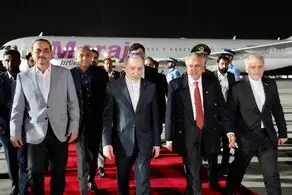 عراقچی از مسقط به اسلام آباد باز می‌گردد/ بخشی از هیئت ایرانی برای مشورت به تهران بازگشت