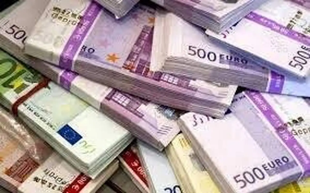 کشف چمدانهای یورویی/ زلنسکی پولشویی میکند؟
