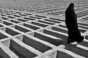 یک نوشته وحشتناک پشت شیشه این مغازه دیده شد+ عکس