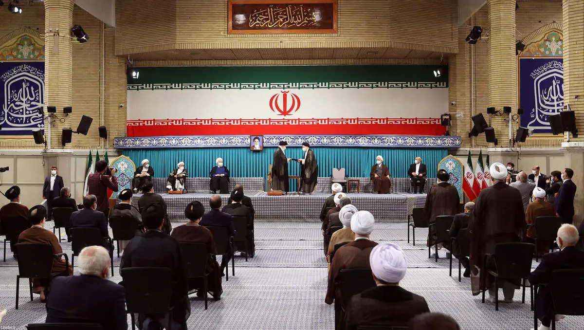 توصیف روسایجمهور در احکام تنفیذ از بنیصدر تا آیت الله هاشمی و خاتمی