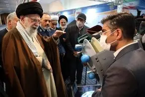 بازدید یک ساعته رهبر انقلاب از نمایشگاه آخرین دستاوردهای دانشمندان صنعت دفاعی کشور 