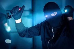 شوهرخواهر پشت پرده سرقتِ ۲۰ میلیاردی با لباس زنانه