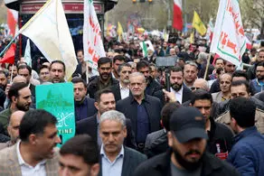 همراهی رئیس‌جمهور با راهپیمایان روز قدس تهران