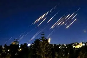 ایران هشدار داده است درصورت آغاز جنگ سنگرهای سنتکام را بر سر شیوخ فرو می‌کوبیم