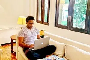 فرهاد مجیدی با پسرش بازگشت/ عکس