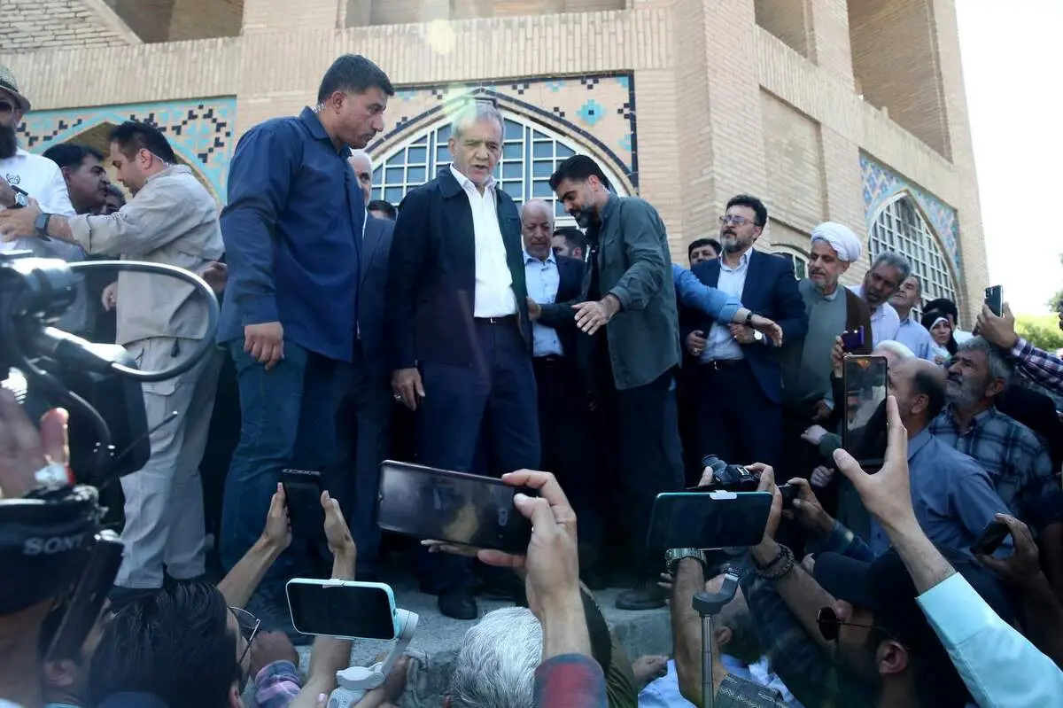 کاری خواهیم کرد که ایران ما به جایی برسد که جوانان، دختران و پسران ما حسرت آنور خاک را نخورند