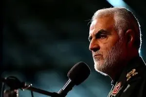 صف طولانی بر سر مزار شهید حاج قاسم سلیمانی