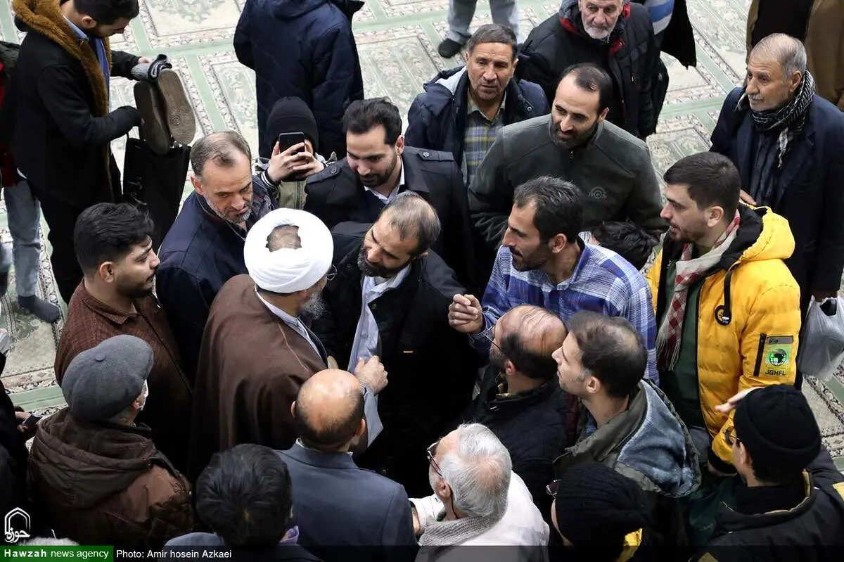 گفت‌وگو یک امام جمعه با مردم + عکس 