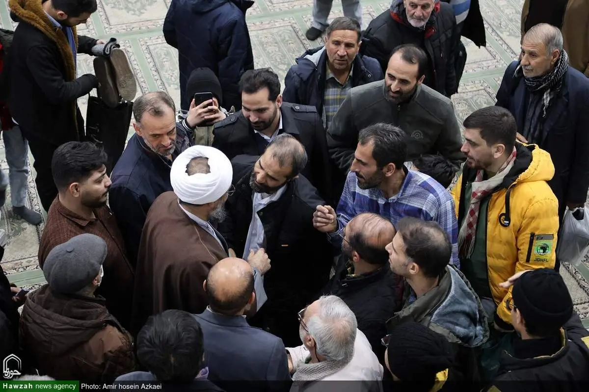 گفت‌وگو یک امام جمعه با مردم + عکس 