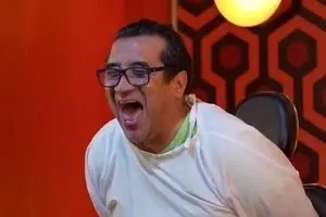 فحش‌های رکیک خداداد عزیزی در آنتن زنده و بی تفاوتی تلویزیون!