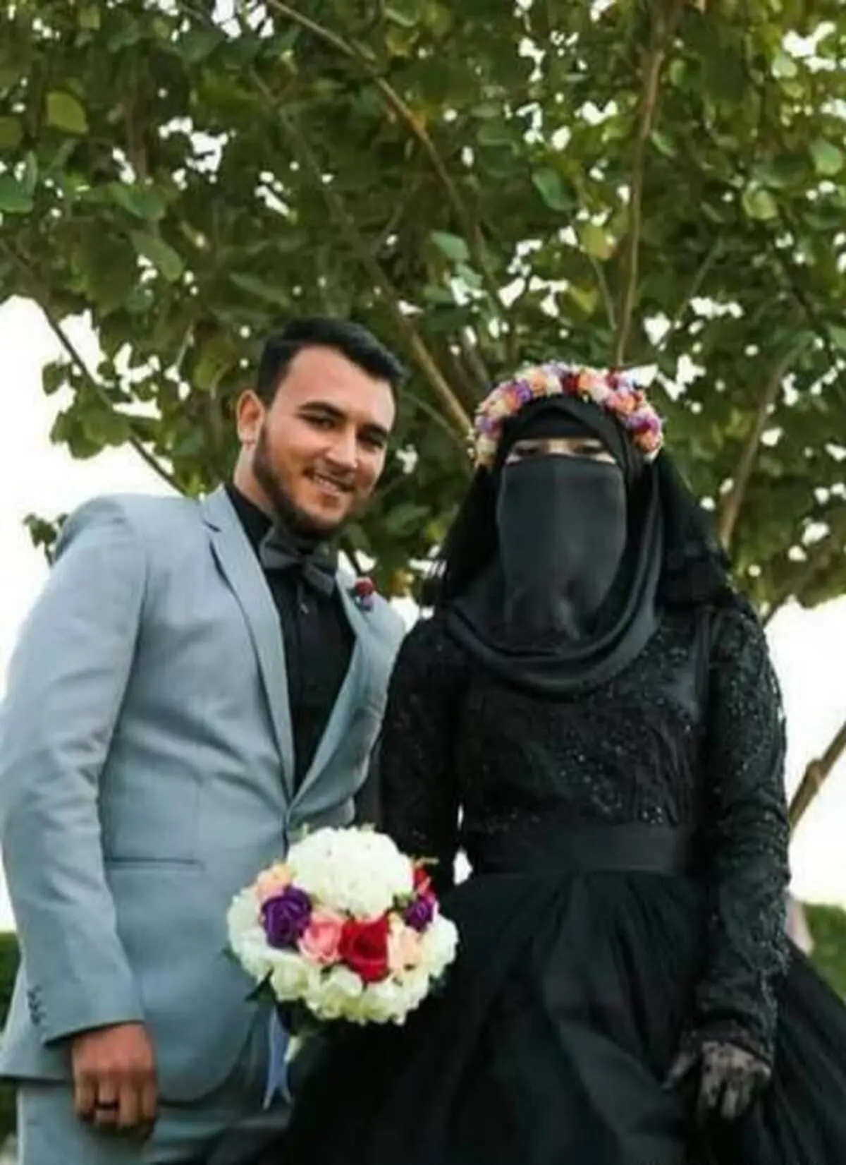 جنجال گسترده لباس عجیب و غریب عروس و داماد! + عکس واقعی
