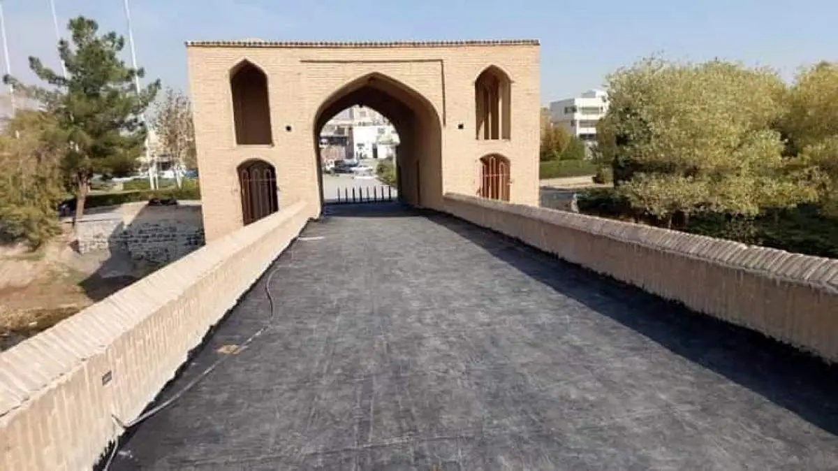 اقدام شوکهکننده روی قدیمیترین پل اصفهان