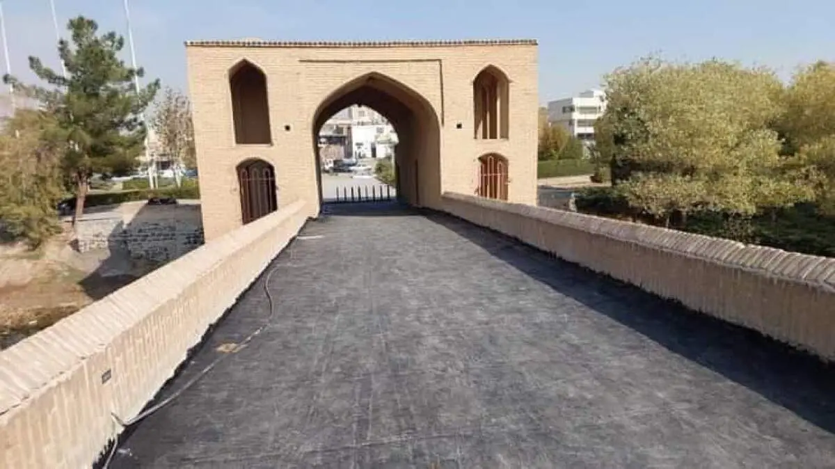  اقدام شوکه‌کننده روی قدیمی‌ترین پل اصفهان