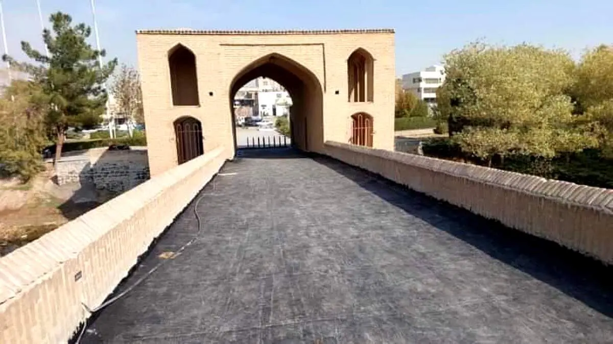  اقدام شوکه‌کننده روی قدیمی‌ترین پل اصفهان